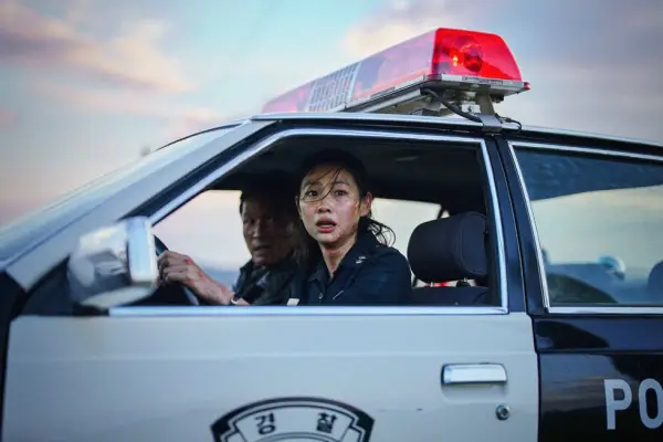 Cuplikan Film Hope, Ketika Warga Kota Pelabuhan Berjuang Bertahan Hidup dari Ancaman Misterius (Sumber : X/@mubi)