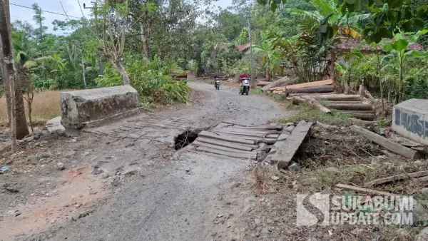 Kondisi plat beton rusak di ruas Jalan Ciguyang-Cikaso, Kampung Ciburuy, Desa Bangbayang, Kecamatan Tegalbuleud, Kabupaten Sukabumi, Rabu (9/9/2026). (Sumber Foto: SU/Ragil)