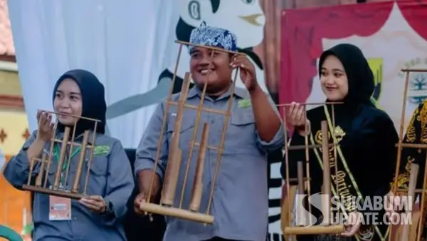 Konsisten kembangkan seni budaya lewat Paseban Rasi Ciracap, Ridho Losa (tengah) masuk 50 Besar DPD RI Awards 2026 kategori Pelestari Budaya Daerah. (Sumber Foto: Istimewa)