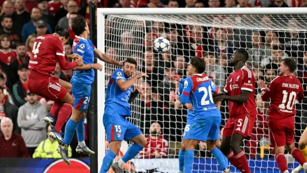 Sundulan Virgil Van Dijk saat memastikan kemenagan Liverpool atas Atletico Madrid di Liga Champions 2025 lalu. (Sumber: web/reuteus.com)