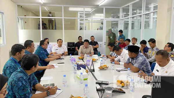 Pertemuan Komisi II DPRD Kabupaten Sukabumi dengan PT Proswell Indomax dan sejumlah pihak terkait membahas tindak lanjut catatan perusahaan di Kecamatan Parungkuda. (Sumber : SU/Ibnu Sanubari)