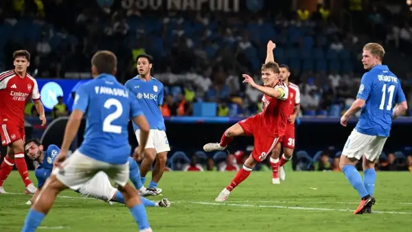 Aksi Martin Odegaard saat membela Arsenal menghadapi Napoli di Liga Champions. (Sumber: web/arsenal.com)