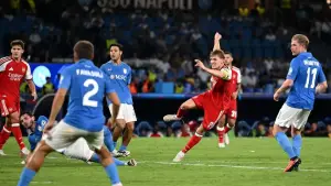 Aksi Martin Odegaard saat membela Arsenal menghadapi Napoli di Liga Champions. (Sumber: web/arsenal.com)