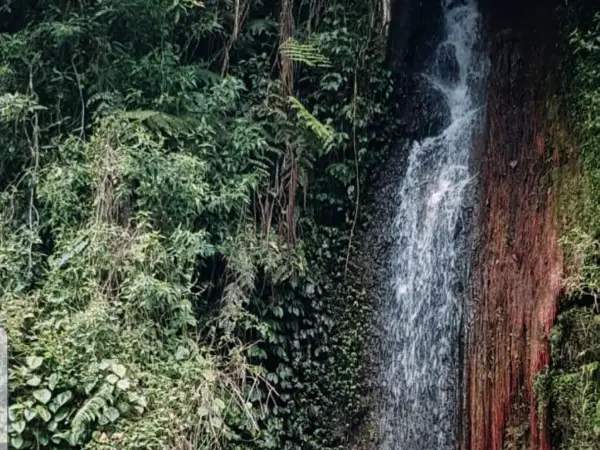 Curug Lemah Neundeut, salah satu air terjun eksotis yang ada di kawasan Selatan Bandung. (Sumber : Ist via Jadesta Kemenpar)