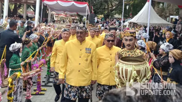 Bupati Sukabumi Asep Japar bersama Wabup Andreas, Ketua DPRD Budi Azhar dan Forkopimda saat membuka Sekar Budaya HJKS ke-156. (Sumber Foto: SU/Ilyas)