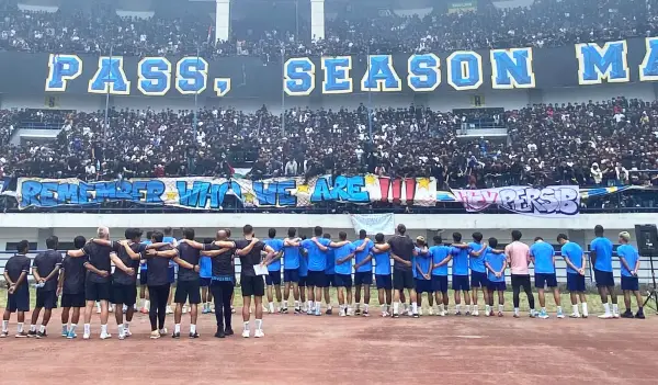 Bobotoh memberikan dukungan bagi skuad Persib jelang laga menghadapi Persija di ajang Super League 2026/2027. (Sumber: web/persib.co.id)