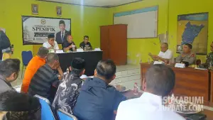 Kepala Disperkim dan Kalak BPBD Kabupaten Sukabumi saat mendampingi Wakil Ketua DPR RI Saan Mutopa melakukan Kunjungan Kerja Spesifik ke Desa Sukamaju, Kecamatan Cikakak, Kamis (10/9/2026) | Foto : Sukabumiupdate