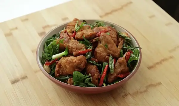 Resep Ayam Goreng Kari, Hidangan Beraroma Rempah yang Mengunggah Selera Makan (Sumber : Youtube | Devina Hermawan)