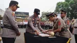 Serah terima jabatan (sertijab) Wakapolres, Kasat, dan sejumlah Kapolsek digelar di halaman Mapolres Sukabumi Kota, Sabtu (12/9/2026). (Sumber : Istimewa.).