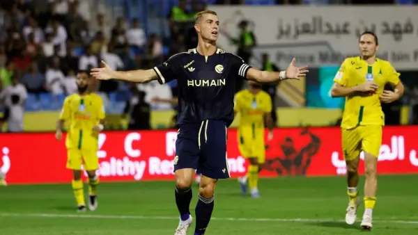 Aksi Cristiano Ronaldo saat membela Al Nassr menghadapi Al Khaleej. (Sumber: web/en.as.com)