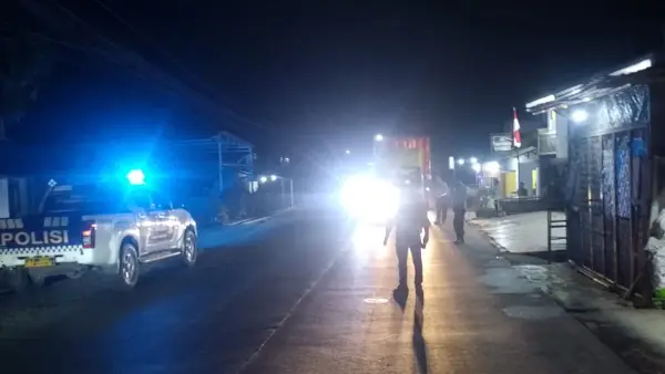 Polisi olah TKP di Jalan pelabuhan II Cikembar Kabupaten Sukabumi (Sumber: dok gakkum)