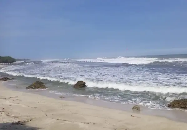 Pantai Pamancalan, salah satu destinasi wisata pantai di Selatan Sukabumi yang masih belum banyak diketahui. (Sumber : Gmaps)