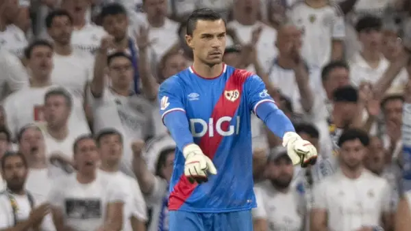 Penampilan perdana Emil Audero saat membela Rayo Vallecano menghadapi Real Madrid. (Sumber: Instagram/@rayovallecano)