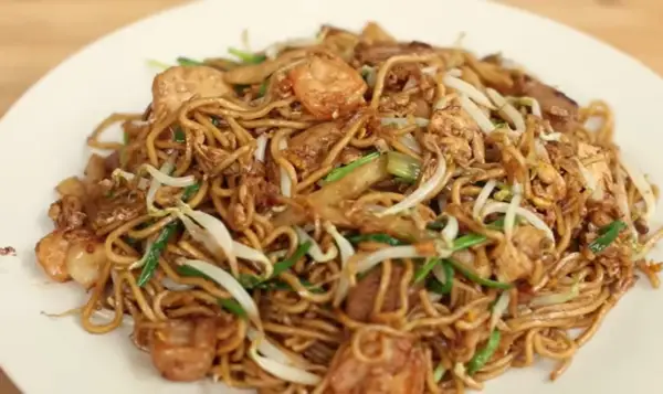 Resep Bakmie Goreng, Hidangan Gurih dan Lembut untuk Dimakan Bersama Keluarga (Sumber : Youtube | Devina Hermawan)
