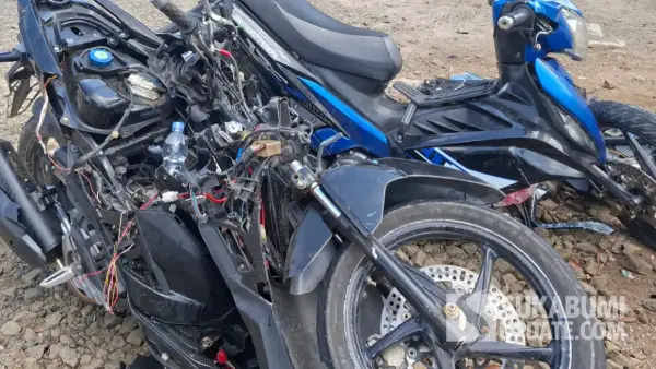 Tanpa plat nomor dua motor yang terlibat kecelakaan di surade sukabumi (Sumber: sukabumiupdate)