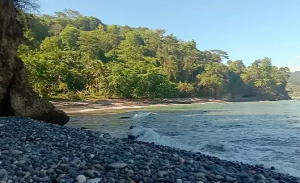 Pantai Legon Waru salah satu destinasi wisata di pesisir Sukabumi yang cocok untuk memancing dan berkemah. (Sumber : Gmaps)