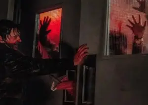 Film Resident Evil, Kurir Medis Terjebak di Tengah Wabah dan Makhluk Mutasi (Sumber : x/@cinema21)