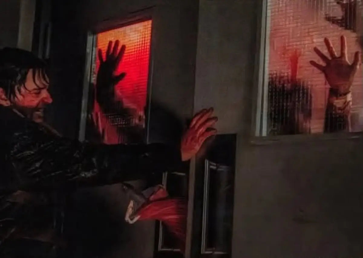 Sinopsis Film Resident Evil, Kurir Medis Terjebak di Tengah Wabah dan Makhluk Mutasi