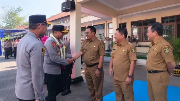 Bupati Sukabumi Asep Japar bersama Wabup Andreas dan Forkopimda saat menerima kunjungan Kapolda Jabar Irjen Pol Pipit Rismanto. (Sumber Foto: Diskominfosan Kab. Sukabumi)