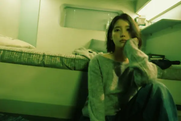 Lirik Lagu Unknown Planet IU, Merelakan Hubungan Berakhir dan Kenangannya (Sumber : Instagram/@iu_edamofficial)