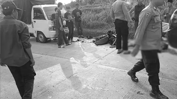 Kecelakaan lalu lintas melibatkan sepeda motor dan mobil terjadi di Jalan Provinsi ruas Sukabumi-Sagaranten, tepatnya di depan SMKN 1 Sagaranten, Rabu (16/9/2026). (Sumber : Istimewa.)