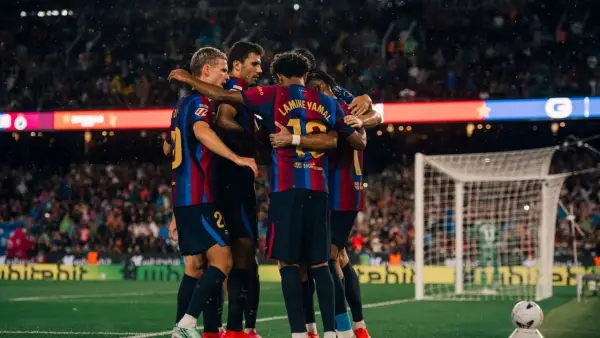 Selebrasi para pemain Barcelona usai unggul atas Racing Santader di La Liga 2026/2027 (Sumber: web/fcbarcelona.com)