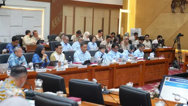 Suasana Rapat Kerja Komisi IX DPR dengan BGN dan BPOM di Kompleks Parlemen, Senayan, Jakarta, Kamis (17/9/2026). (Sumber Foto: BGN)