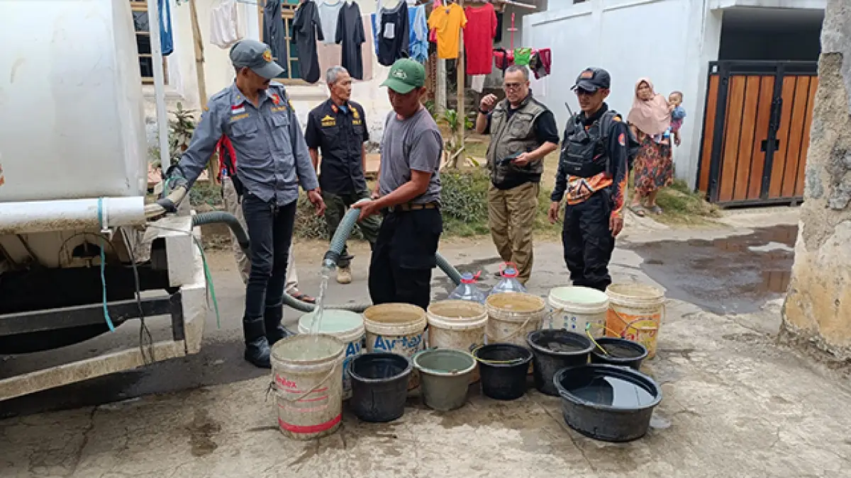 Kemarau Belum Usai, BPBD Sukabumi Salurkan 215.000 Liter Air Bersih ke Warga Nagrak