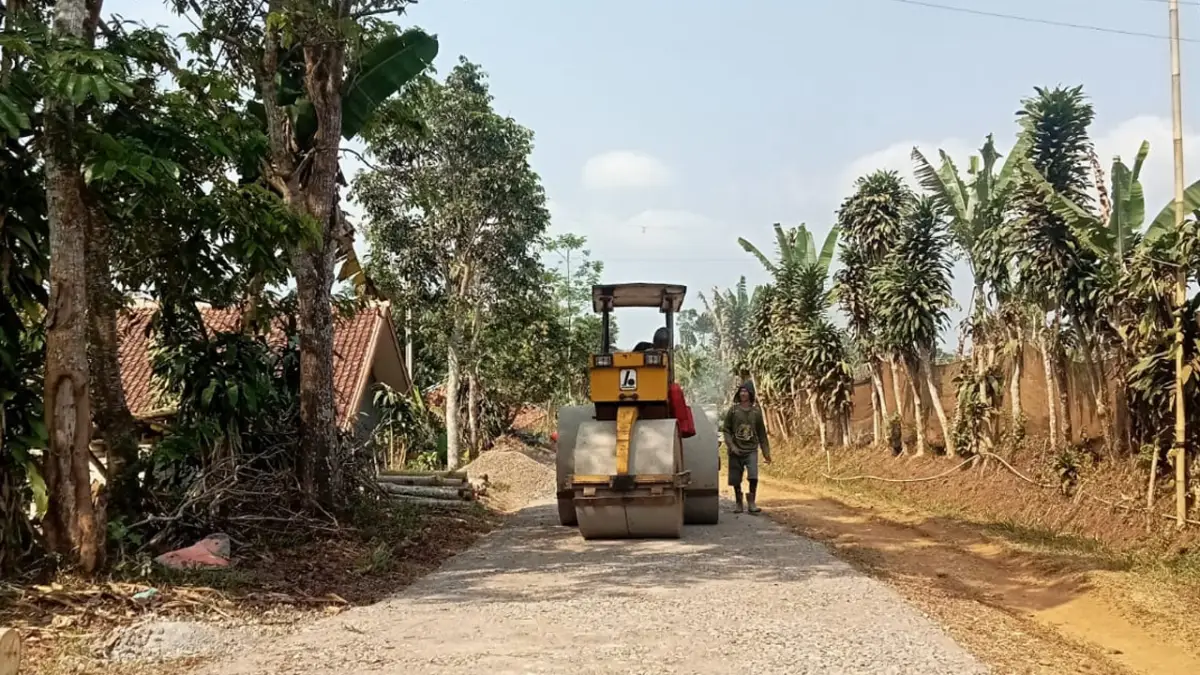 Puluhan Tahun Dinanti, Perbaikan Jalan Kabupaten di Citamiang Sukabumi Mulai Direalisasikan