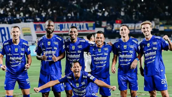 Selebrasi para pemain Persib Bandung usai unggul dari PSM Makassar. (Sumber: Instagram/@uilliambarros94)