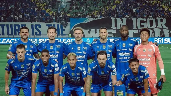 Susunan pemain Persib Bandung saat hadapi PSM Makassar di Super League 2026/2027. (Sumber: Instagram/@uilliambarros94)