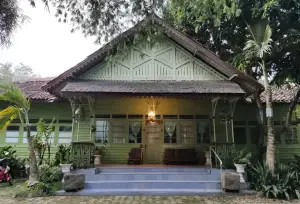Bumi Ageung Cikidang, salah satu tempat bersejarah di Cianjur yang bisa dijadikan tujuan menghabiskan waktu libur akhir pekan. (Sumber : Gmaps/Raynardthan Pontoh)