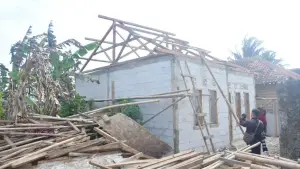 Rutilahu yang tengah ditangani Pemkab Sukabumi di Ujunggenteng. (Sumber: Diskominfosan Kab. Sukabumi)