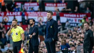 Aksi Michae Carrick saat memimpin Manchester United menghadapi Fulham di Liga Inggris 2026/2027. (Sumber: web/manutd.com)
