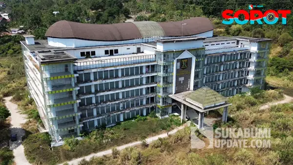 Gedung Perkantoran milik Pemerintah Kabupaten Sukabumi yang mangkrak di Palabuhanratu. (Sumber : Sukabumiupdate.com)