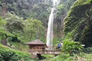 Curug Layung, salah satu air terjun sekaligus tempat camping yang ada di Lembang, Bandung. (Sumber : Gmaps)