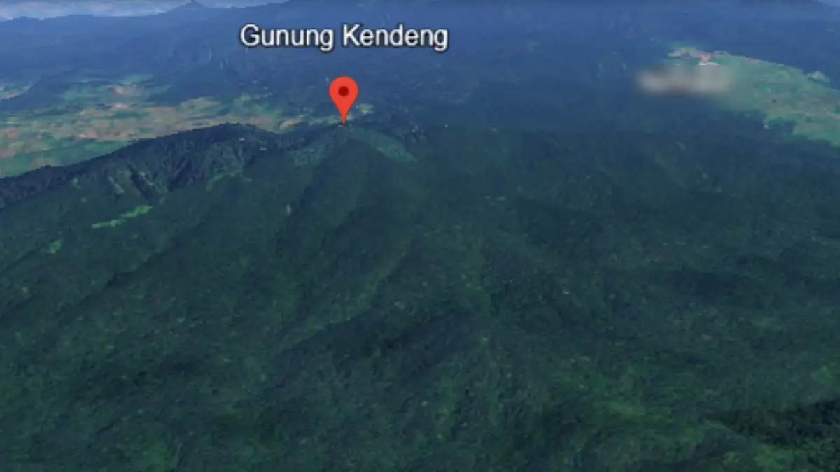 Selain Sampah, Botol Miras Juga Berserakan di Gunung Kendeng Kabandungan Sukabumi