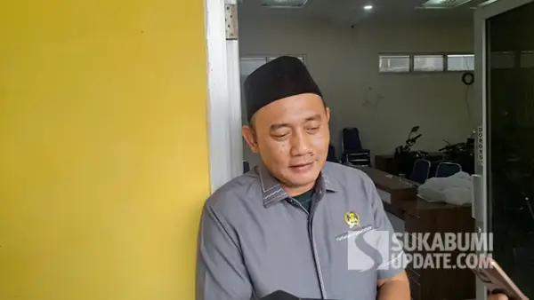 Wakil Ketua Komisi I DPRD Kabupaten Sukabumi Andri Hidayana usai evaluasi pengawasan perizinan PBG, SLF, dan IPAT sejumlah hotel di Aula Kantor Kecamatan Cibadak, Selasa (22/9/2026). (Sumber : SU/Ibnu Sanubari)