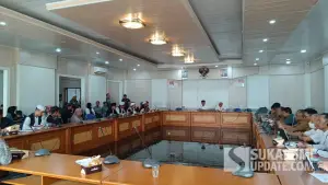 Suasana audiensi Forum Masyarakat Miskin dan Majelis Zikir bersama Komisi IV DPRD Kabupaten Sukabumi. | Foto: SU/Ilyas