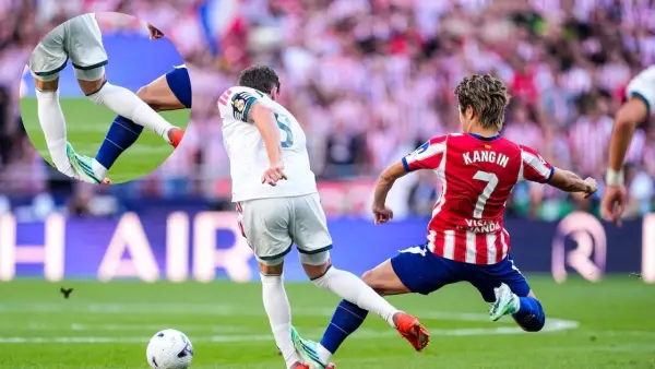 Federico Valverde terkena injakan dari Lee Kang In saat Real Madrid menghadapi Atletico Madri di La Liga. (Sumber: web/en.as.com)