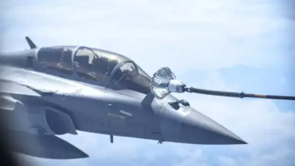 Simulasi Air-to-Air Refueling (AAR) dari pesawat Airbus A 330 Multi Role Tanker Transport (MRTT), dua pesawat Rafale FASF, serta dua pesawat Rafale TNI AU dalam Latma Pegase 2026 (Sumber : TNI AU)