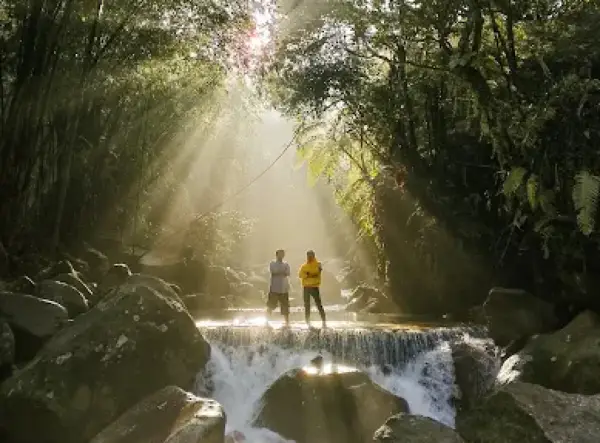 Leuwi Situhiang, salah satu tempat camping di tepian sungai yang ada di Bogor. (Sumber : Gmaps/Asep Sutiawan)