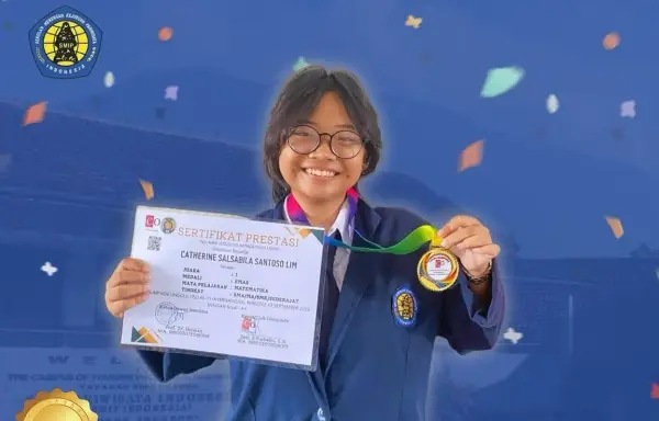 Catherine berhasil meraih Juara 1 sekaligus menyabet medali emas mata pelajaran Matematika tingkat SMA/MA/SMK sederajat dalam Olimpiade Unggul USU ke-11 Internasional. (Sumber Foto: IG smkparindo.official)