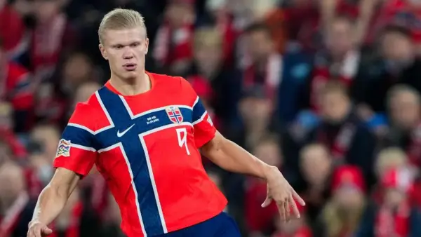 Aksi Erling Haaland saat membela Norwegia menghadapi Denmark di UEFA Nations League. (Sumber: web/en.as.com)