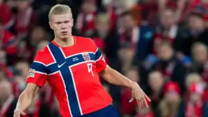 Aksi Erling Haaland saat membela Norwegia menghadapi Denmark di UEFA Nations League. (Sumber: web/en.as.com)