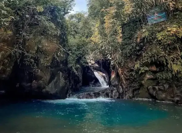 Curug Cross salah satu destinasi wisata untuk menghabiskan waktu libur di Padarincang, Serang, Banten. (Sumber : Gmaps)