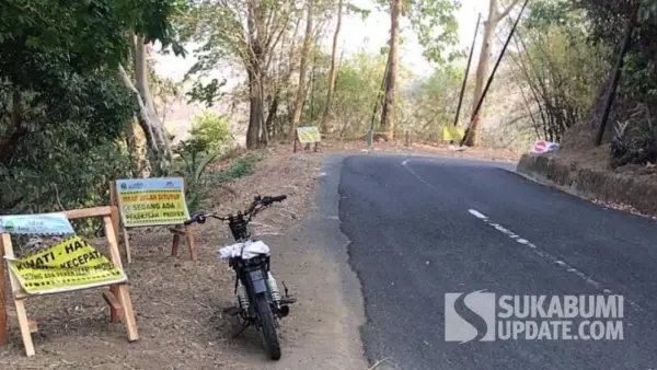 Lokasi kecelakaan di jalan provinsi Waluran-Tamanjaya-Palangpang, tepatnya kawasan Hutan Lindung Cipeucang, Kecamatan Ciemas, Kabupaten Sukabumi. | Foto: Istimewa