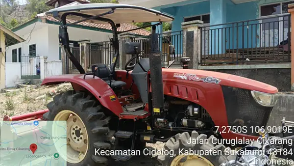 TR4 Traktor Roda Empat yang terparkir di Desa Cikarang, Kecamatan Cidolog, Kabupaten Sukabumi. (Sumber : Istimewa.)