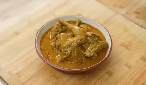 Resep Gulai Ayam Padang, Kuah Kental yang Gurih Bikin Selera Makan Tergugah (Sumber : Youtube | Devina Hermawan)