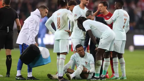 Kylian Mbappe mengalami cedera usai mencetak gol untuk Prancis menghadapi Turki (Sumber: web/reuteus.com)